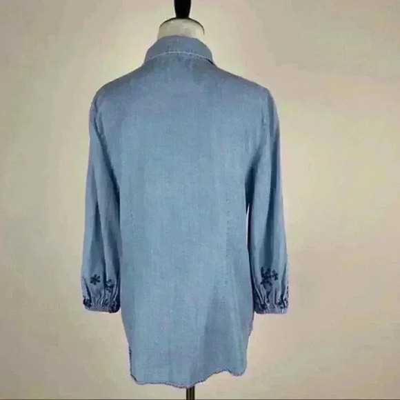 Vision 155 womens top size 6 Blue chambray Floral - Picture 5 of 8